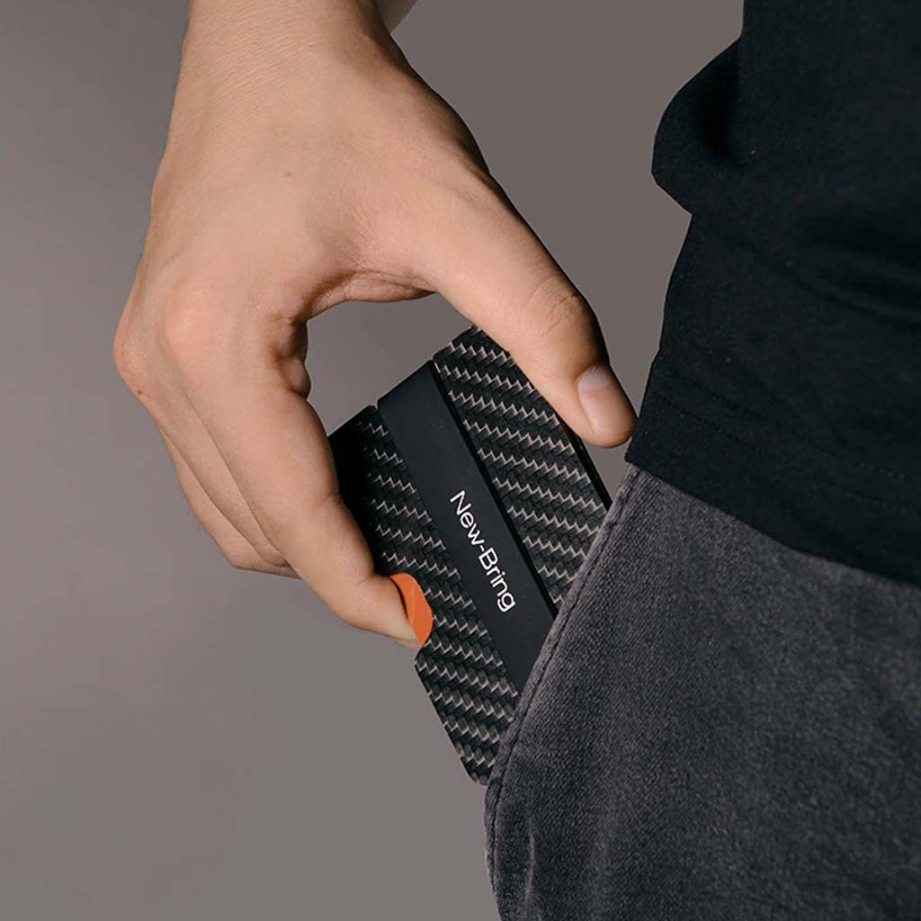 Черный карбоновый кардхолдер для банковских карт с RFID-защитой