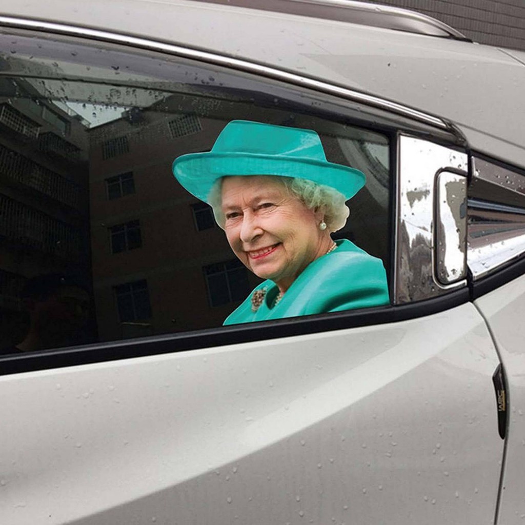 "Королева Елизавета" - наклейка на боковое окно авто, с 3D эффектом