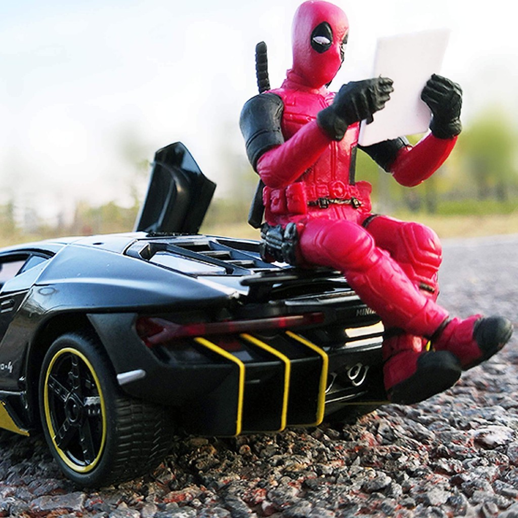 Deadpool - "сидячая" фигурка на торпеду автомобиля