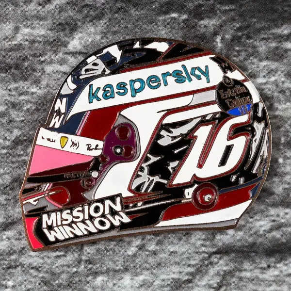 charles_leclerc_16_scuderia_ferrari_formula_1_2021_helmet.jpg Пін-значок - Charles Leclerc F1 2021
