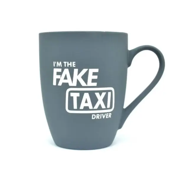 krugka_fake_taxi_seraya_1.jpg Я водій FAKE TAXI - GRAY