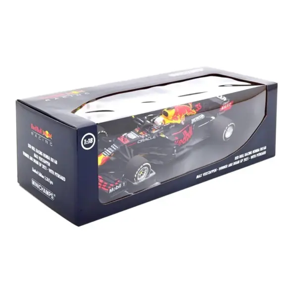 Модель Red Bull RB16B Переможець ГП Абу-Дабі, Чемпіон Світу 2021 Ферстаппен з Піт Борд Minichamps 1:18