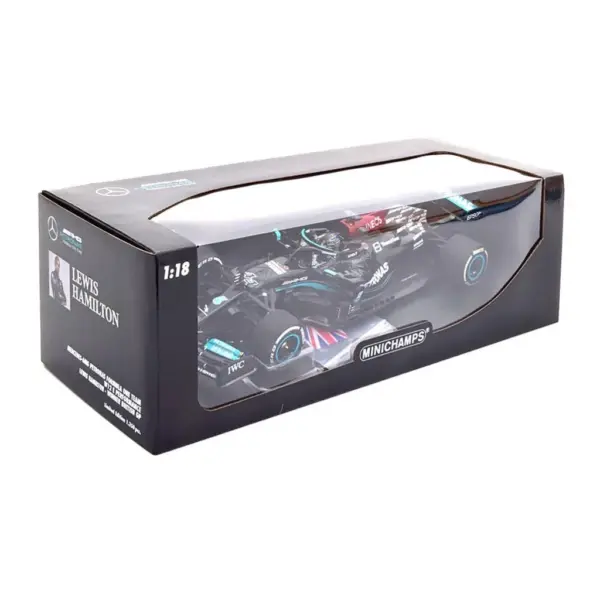 Модель Mercedes AMG W12 E Performance Winner GP Великобританія 2021 Hamilton with Union Jack Minichamps 1:18