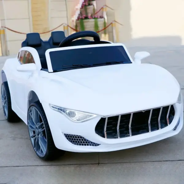 Дитячий електромобіль T-7637 EVA WHITE легковий з Bluetooth 2.4G Р/У 2*6V4AH мотор 2*25W з MP3