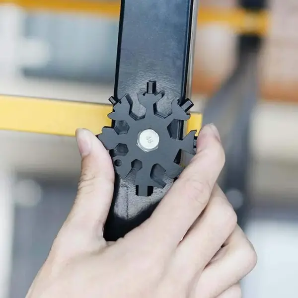 thumb_multitul_sneginka_18_v_1_chernij_foto_8.jpg Брелок мультитул "Сніжинка" 18 в 1 - BLACK