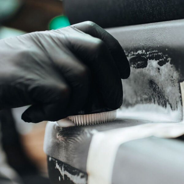 K2-TAPIS-UPHOLSTERY-CLEANING-FOAM-WITH-BRUSH-600ML-AEROSOL_4 Очищувач оббивки K2 Tapis (600 мл)